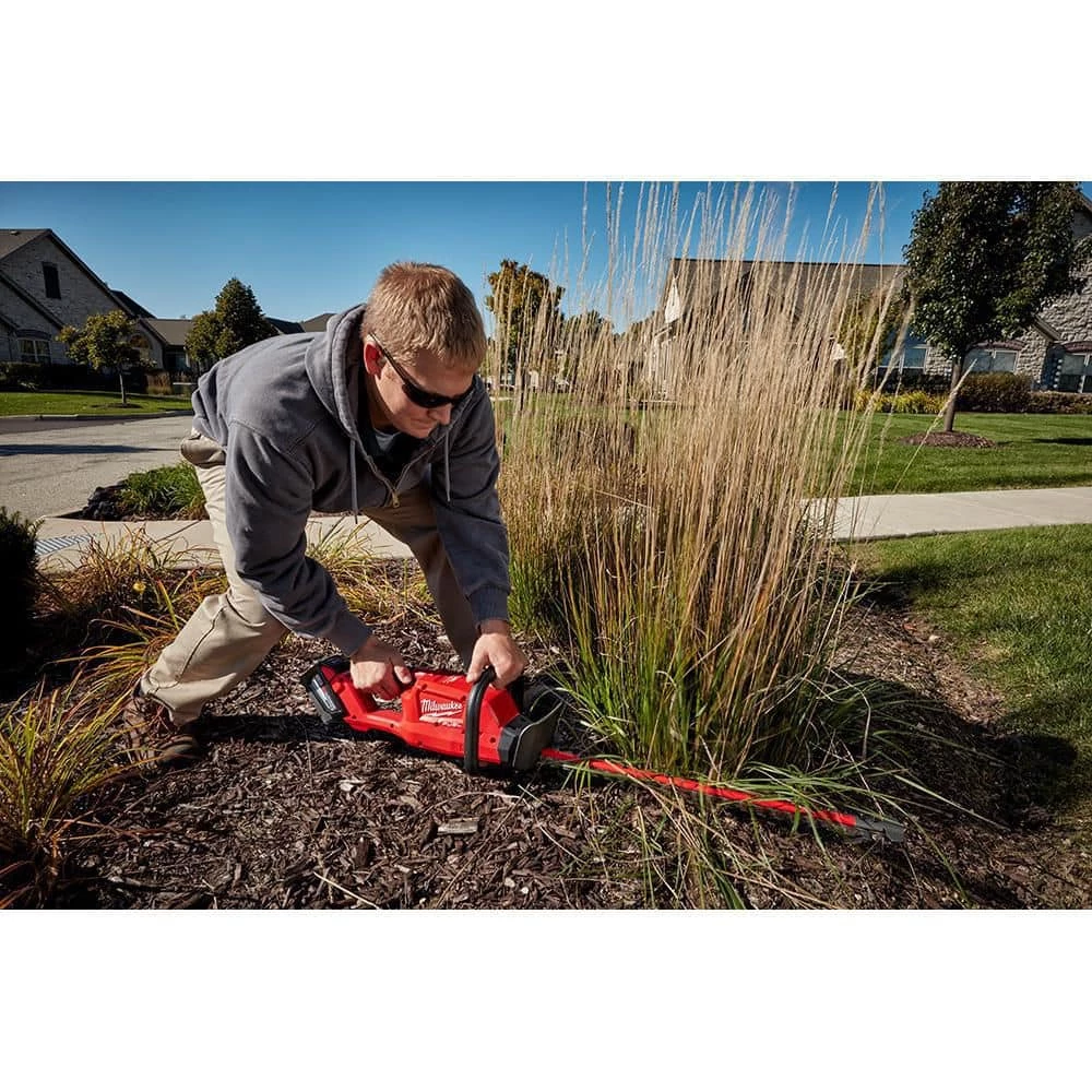 Top 10 π€© Milwaukee M18 FUEL Dual Battery 145 MPH 600 CFM 18V Lithium-Ion Brushless Cordless Handheld Blower with M18 FUEL Hedge Trimmer β - Image 13